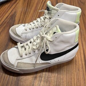 Nike Blazer size 6.5 youth mint condition